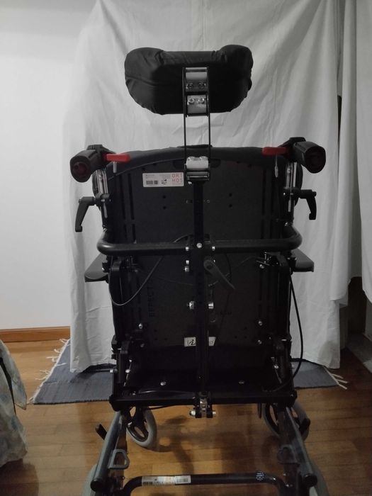 Cadeira de rodas de passeio marca Orthos
