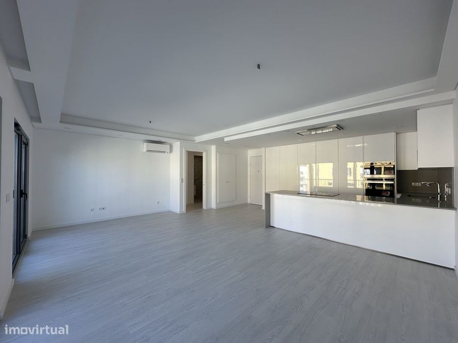 Apartamento T3 com Varanda Vista Mar e Parqueamento na Ericeira