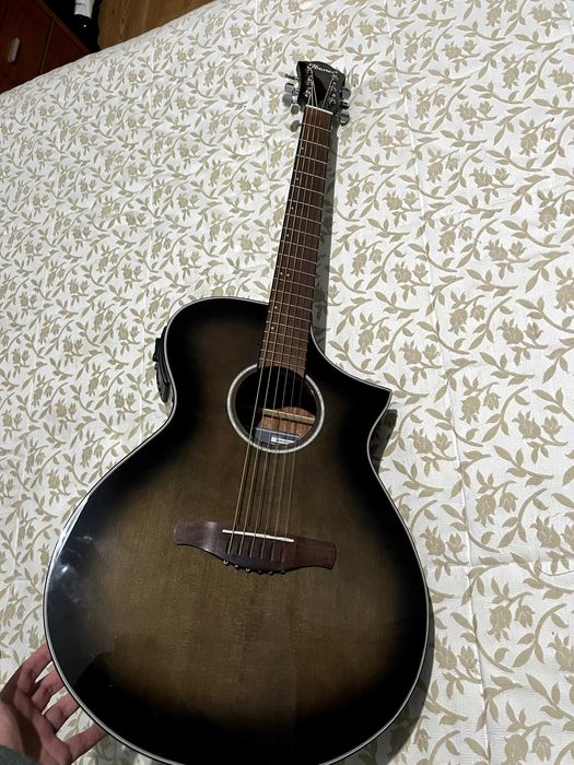 Violão Ibanez com afinador