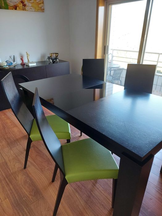 Extendable Dining Table + 4 Chairs* - IMPECCABLE | NEW PRICE: €350