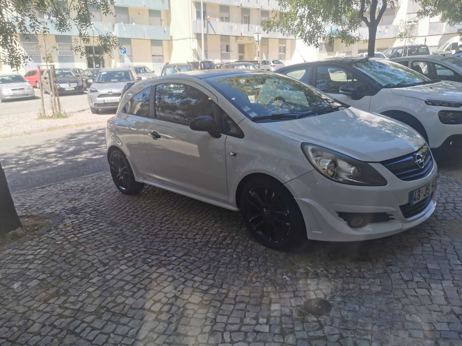 Opel corsa 1.4 Black Edition