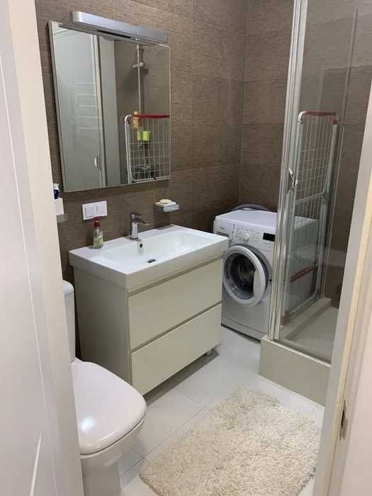 Продаю комфортну 2К з меблями і технікою при вїзді. Газ.