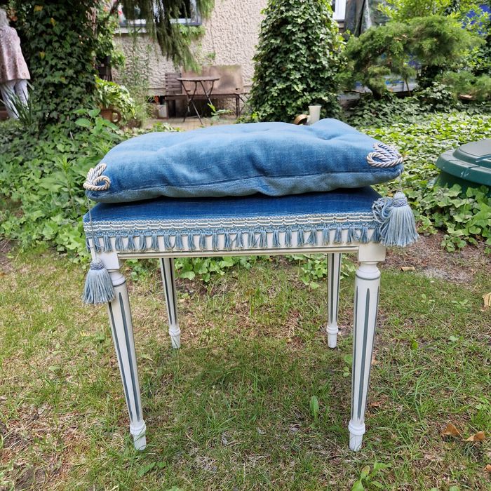 Piękna stylowa pufa