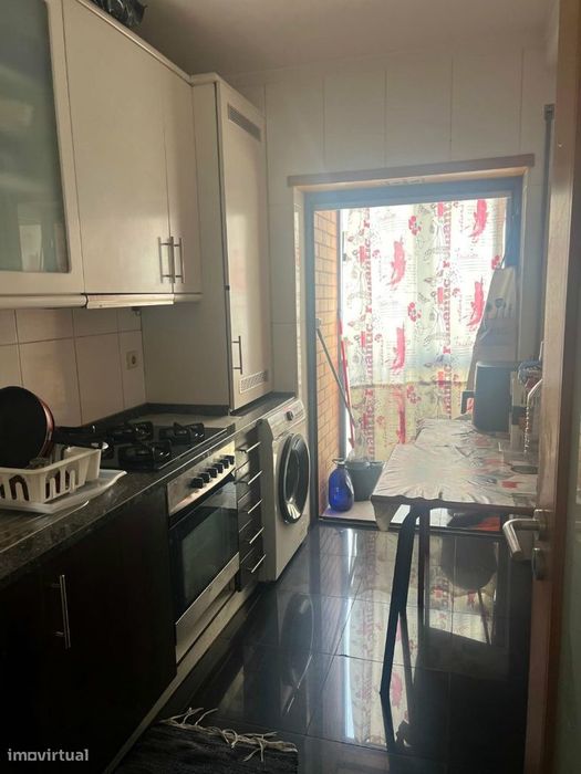 UM , T2 com terraço e garagem