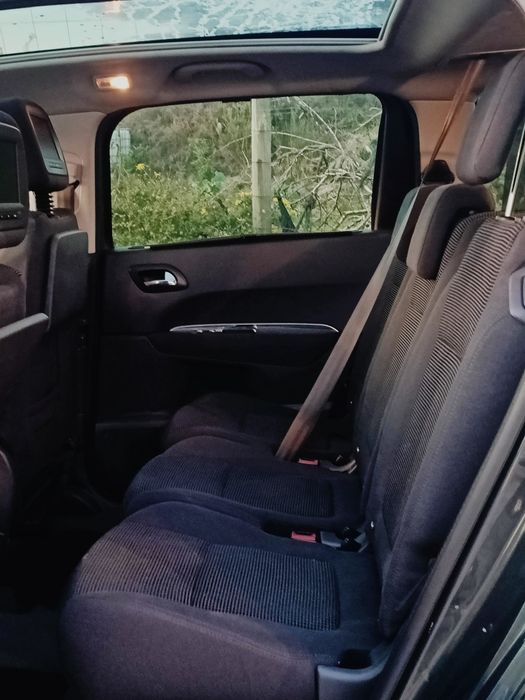 Peugeot 5008 1.6HDI 115CV - 7 Lugares