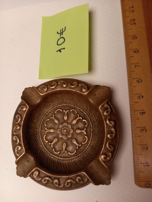 8 Cinzeiros em bronze,  dos anos 60 e anteriores.