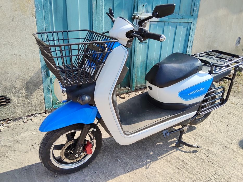 Електроскутер Aima bird 2000Watt 72volt На повному ходу 50/50