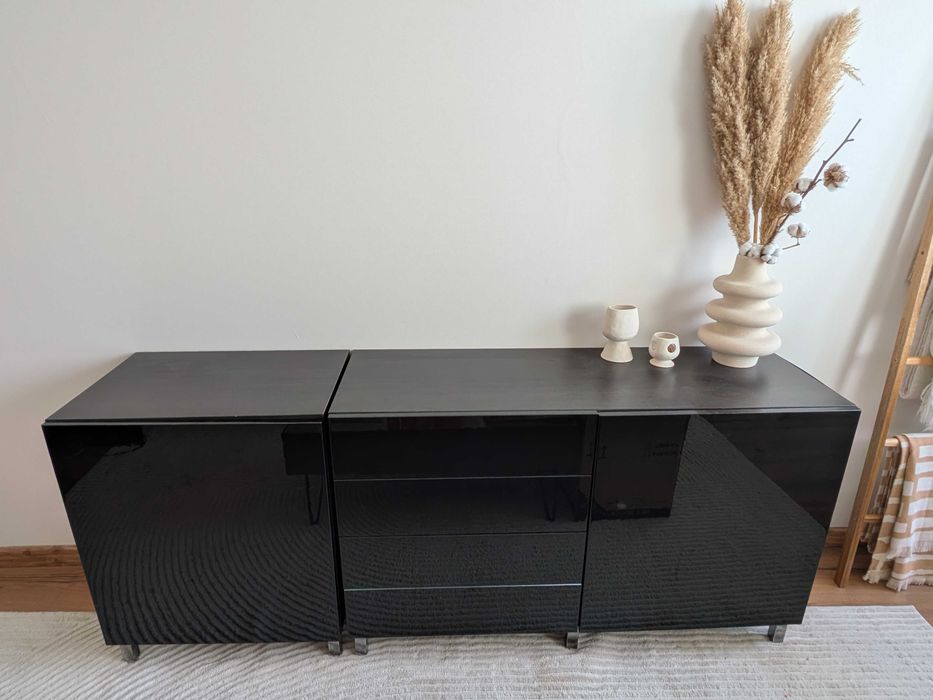 Aparador IKEA BESTÅ preto com pés - 180 cm