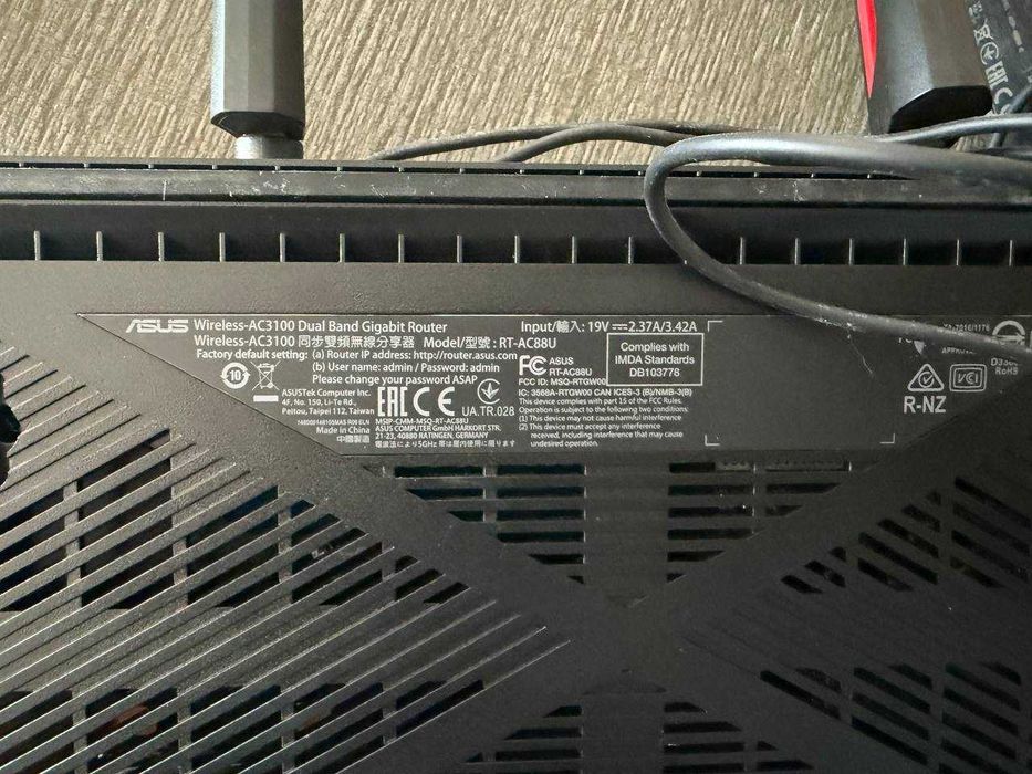 Продам роутер Asus RT-AC88U