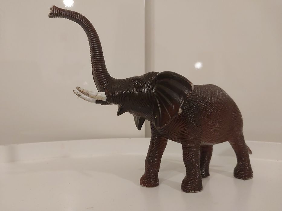 3 figurki prehistorycznych zwierząt