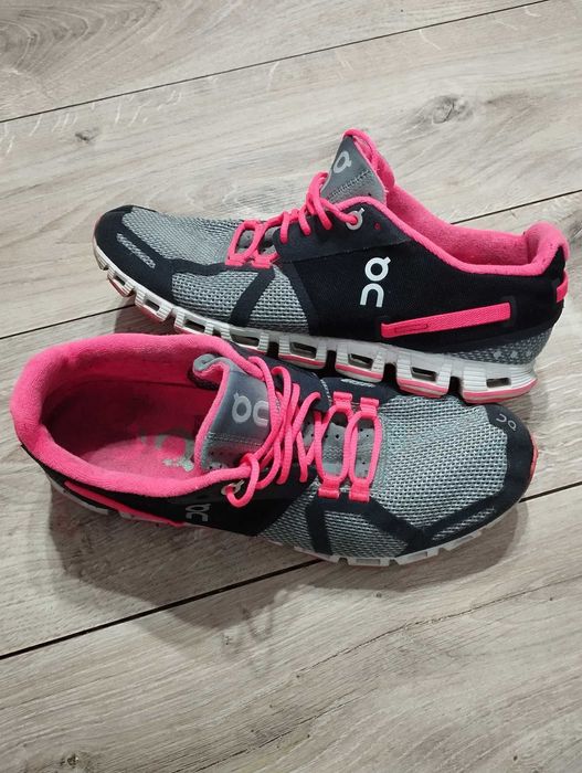 On Cloud Running Swiss Engineering buty do biegania size 40