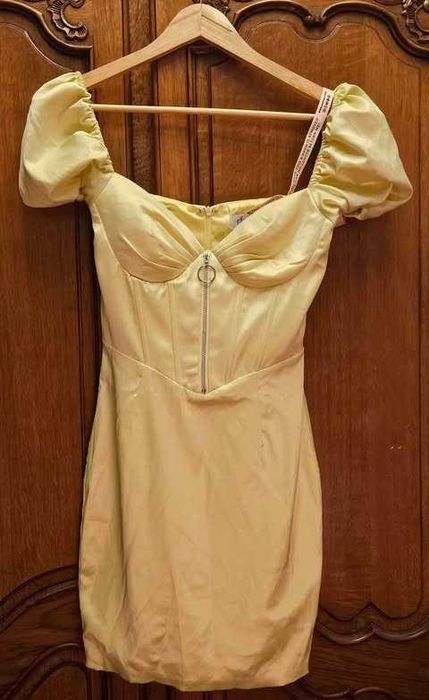 Żółta sukienka mini z gorsetem i bufiastymi rękawami oh polly