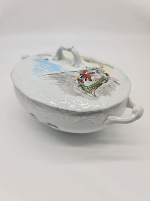 Terrina em porcelana com tampa vintage
