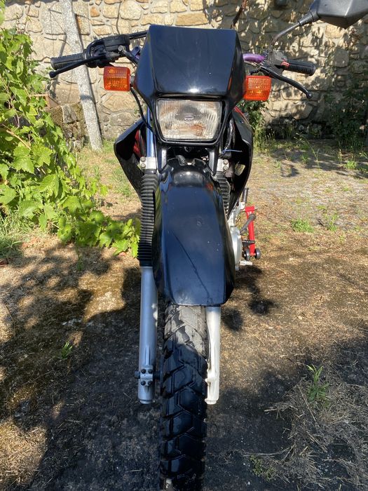Yamaha XT 600 Vermelha
