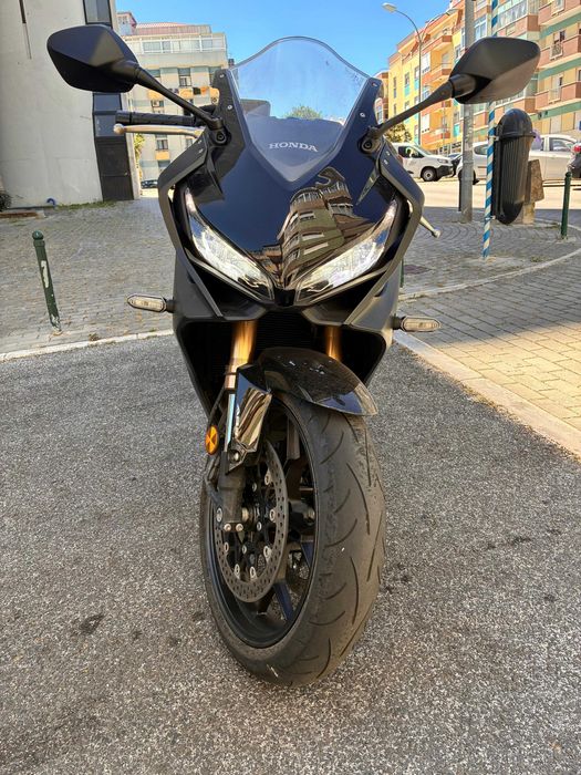 Mota CBR 650 R - 2022. Venda a particulares.