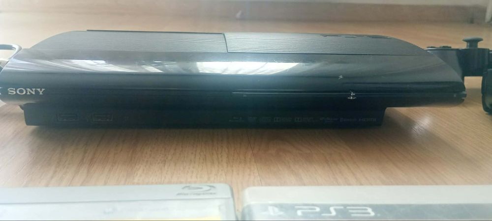 PS3 + 2 pady + 4 gry | Sprawna, zadbana