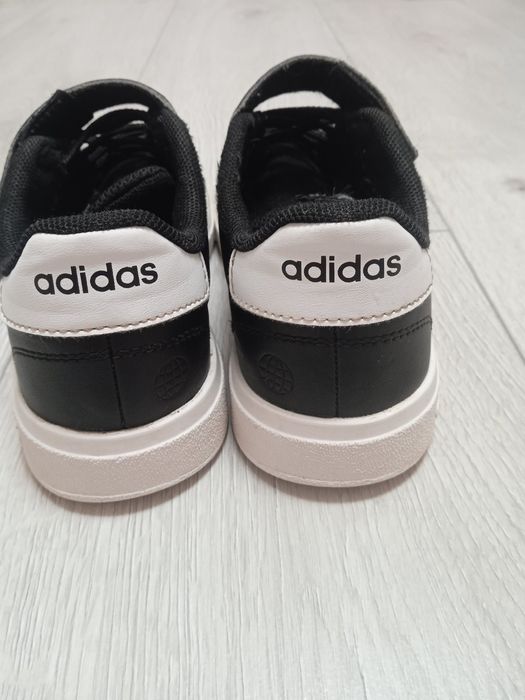 Дитячі кросівки adidas