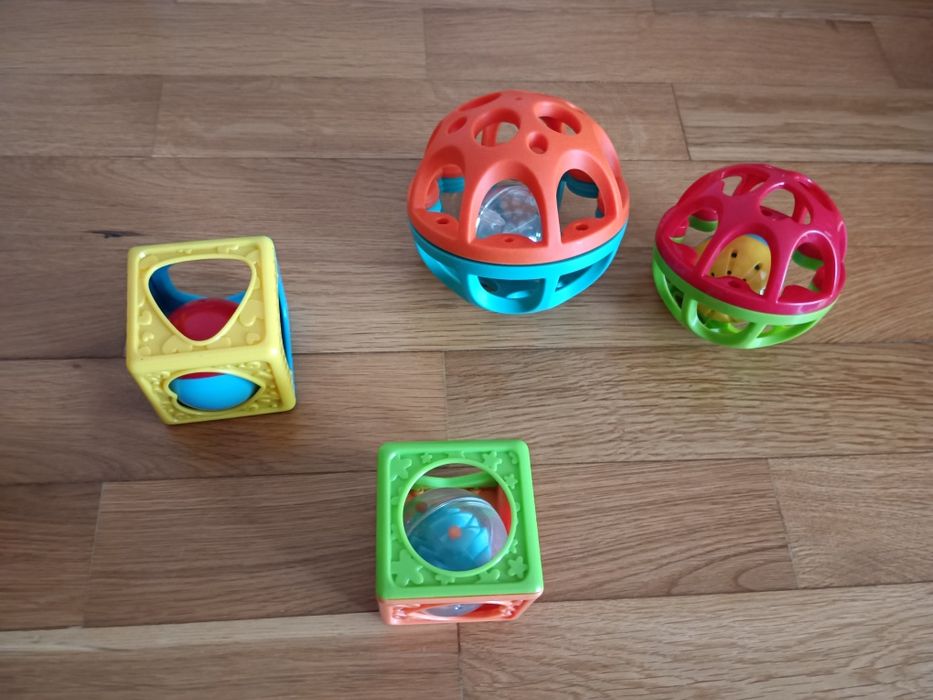 Bolas/Cubos com Guizos para Bebé
