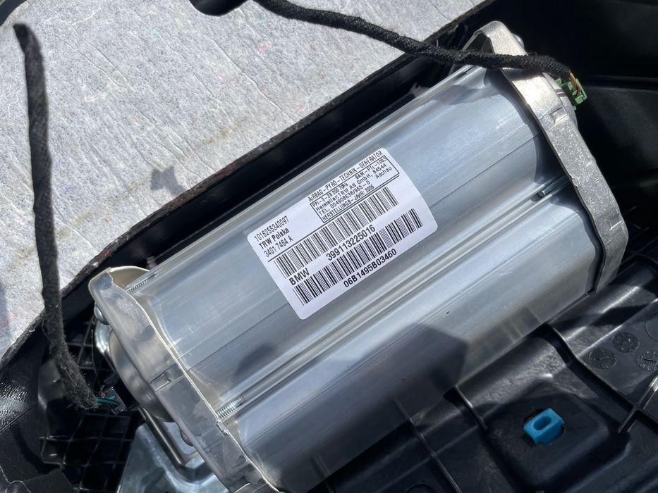 Konsola deska kokpit AIRBAG BMW E90 E91 E92 E93 czarna cupholder kubki