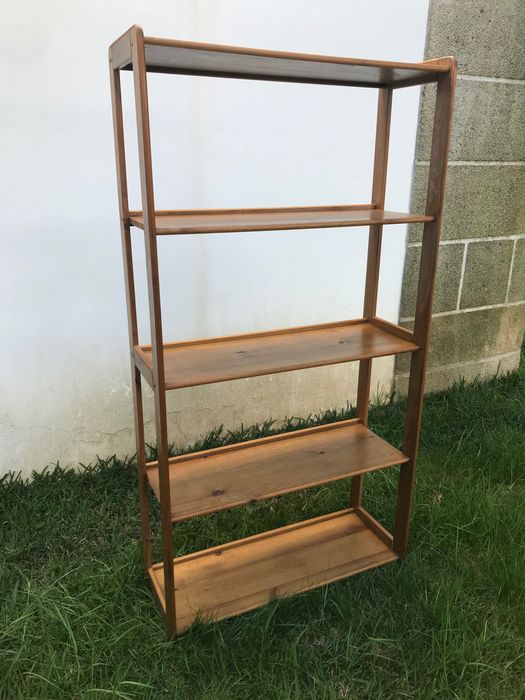 Estante em muito bom estado