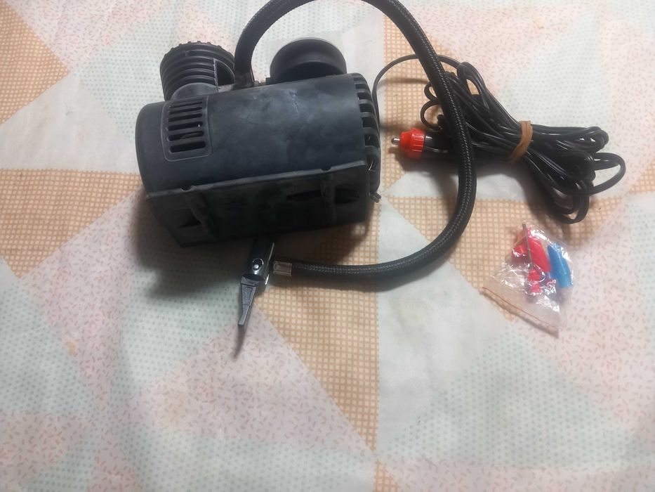 Compressor de ar para enxer pneus de carros, motos, bicicletas, etc liga ao isqueiro do carro