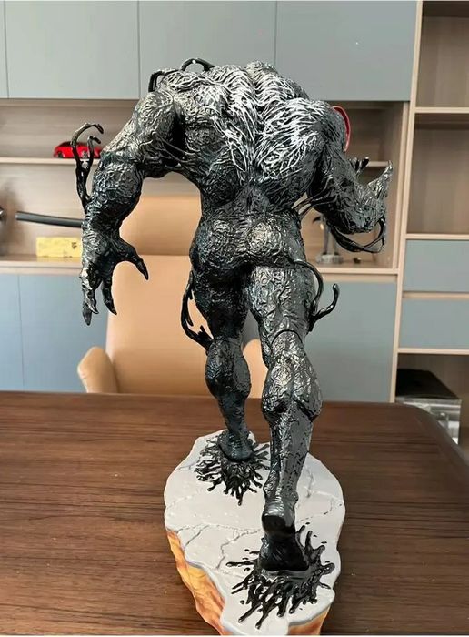 Figura Venom 30 cm
