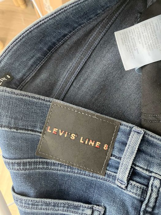 Levi's Line 8 granatowe jeansy rurki slim 27