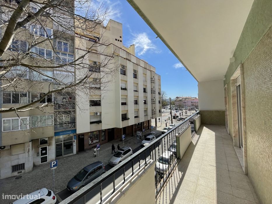 T4 no centro de Algés, Rua Dr Manuel de Arriaga