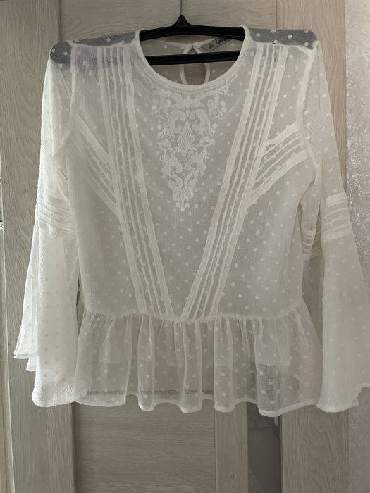 Блуза жіноча молочного кольору фірма zara
