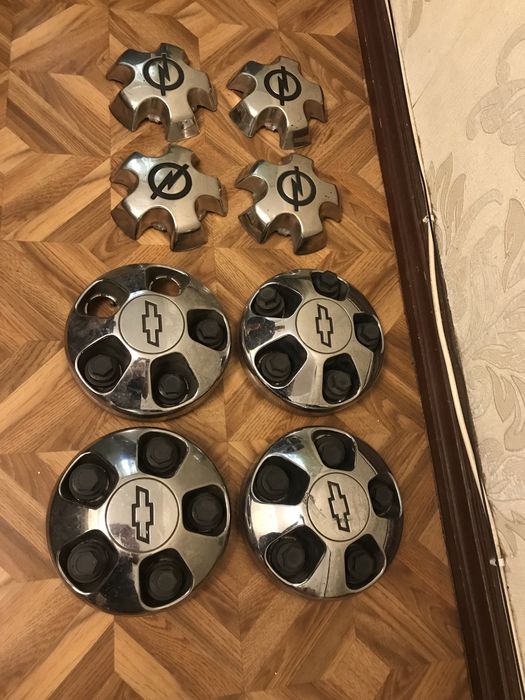 Продам оригинальные колпаки на авто
