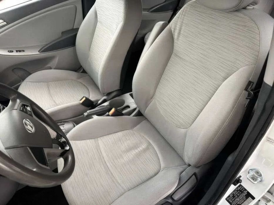 Hyundai Accent Sport      2015