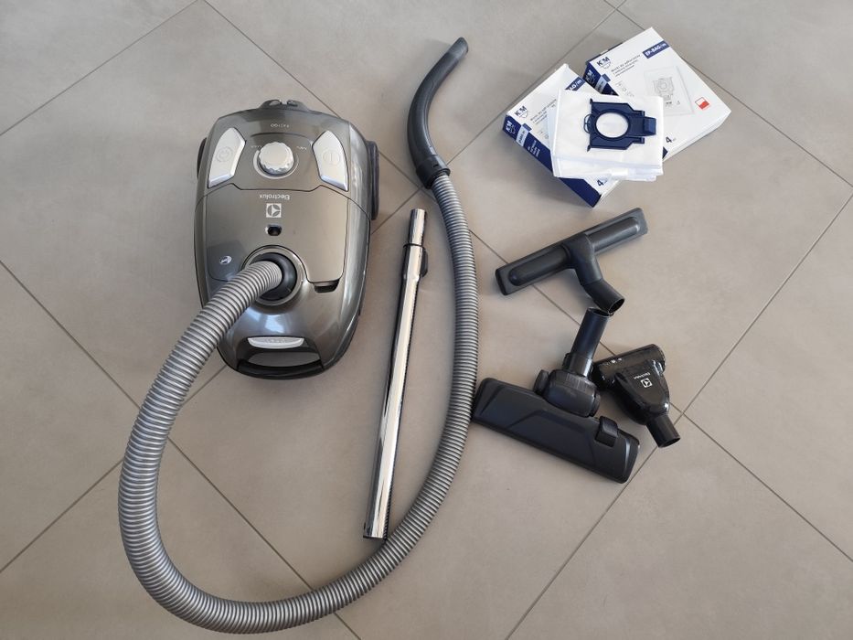Odkurzacz Electrolux EEG44IGM zestaw stan bdb