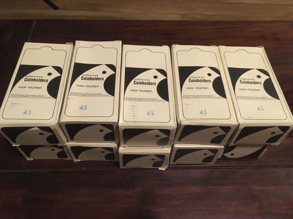 Zestaw 10 pudełek po 50 duzych (64mm) holderów na monety 43mm