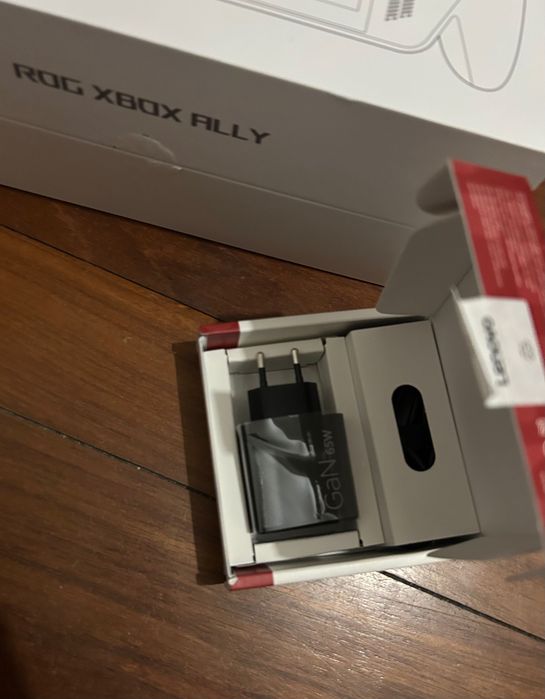 Consola Portátil Asus ROG Xbox Ally (2025) Com bolsa e carregador