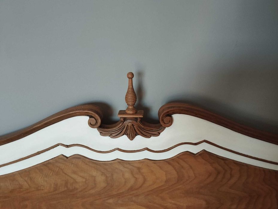 Cama Solteiro Antiga e Restaurada