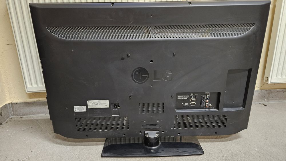 Telewizor LG LCD 42 cale  42LD450 nowy pilot