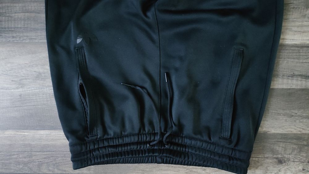 świetne dresowe spodnie ADIDAS jak nowe