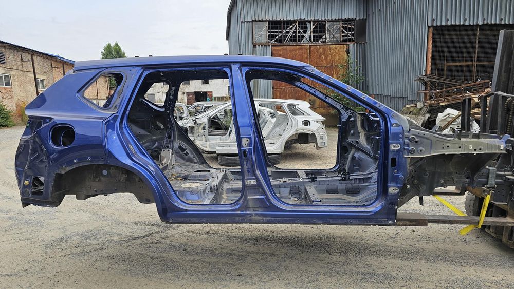 Лот чверть четверть ланджерон стійка поріг панель Nissan Rogue T33