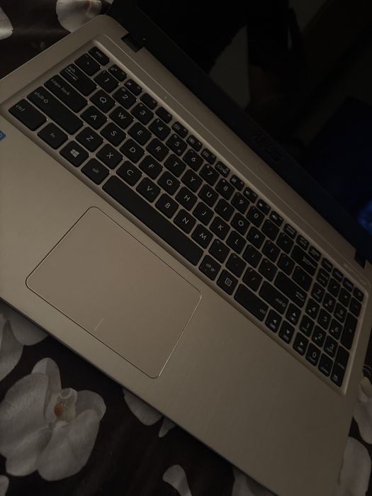 Laptop asus, bardzo dobry stan