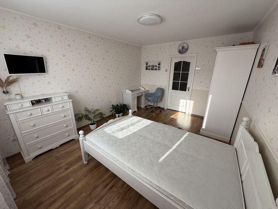 Продається набір меблів (тільки комплектом)