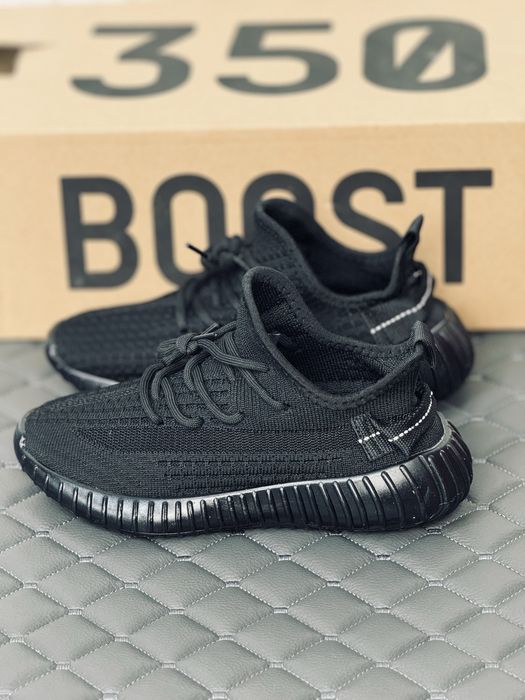 Adidas Yeezy Boost 350 all black кроссовки женские Адидас изи черные