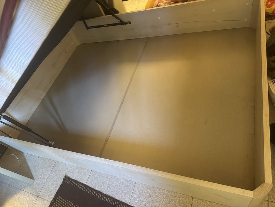 Cama de casal com arrumacao