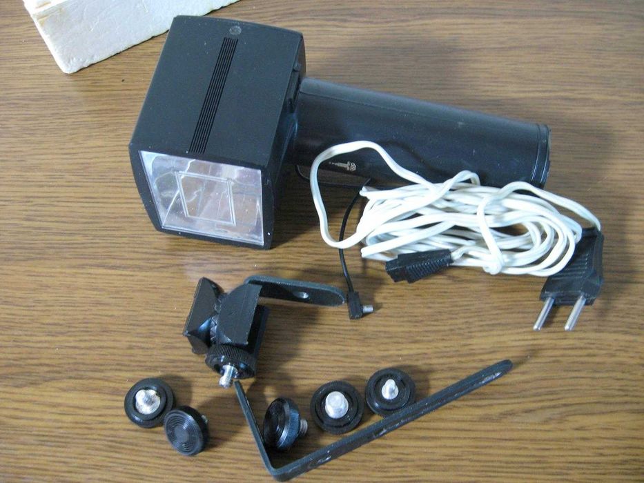 Фотовспышка Электроника В5-07, б/у