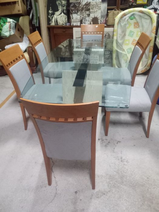 Mesa de vidro com 6 cadeiras