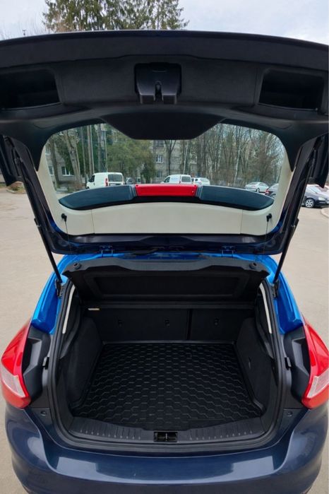 Ford Focus SE  2014 модельний рік
