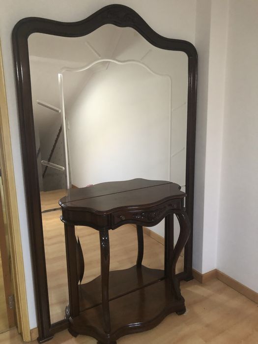 Consola / credencia em madeira escura  e espelho para desocupar