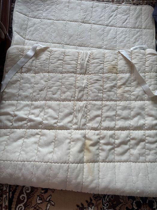 Продам одеяла и наматрасники