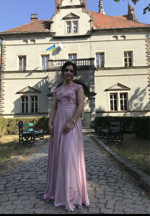 Вечірня сукня.