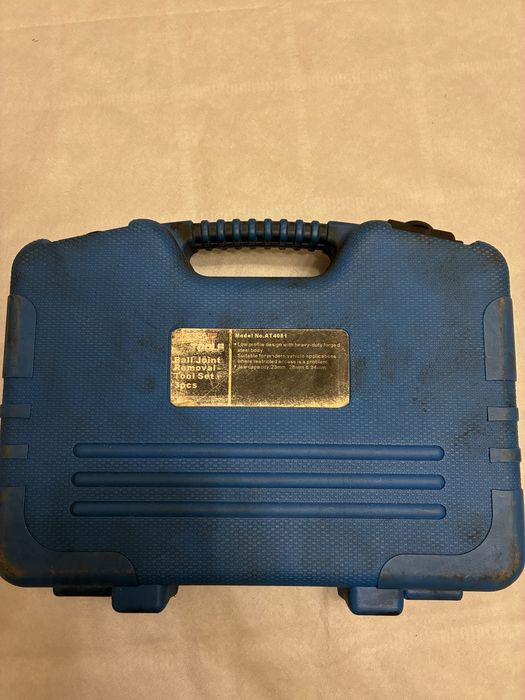 Інструмент для демонтажу кульових опор та шарнірів рульвових тяг