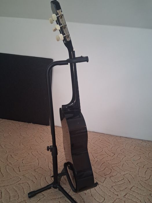 Sprzedam gitarę klasyczną firmy Tanglewood w znakomitym stanie